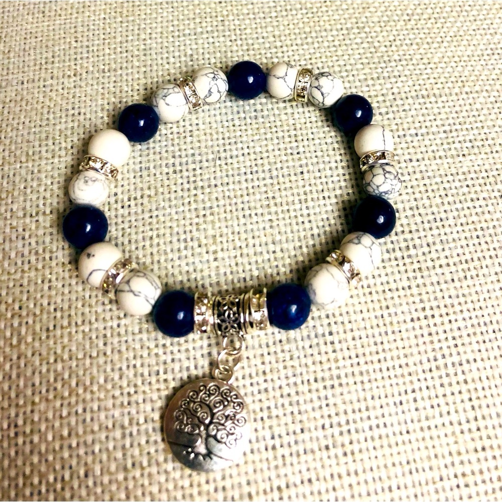 Combine with other textures and finishes for a bracelet stack that's unique